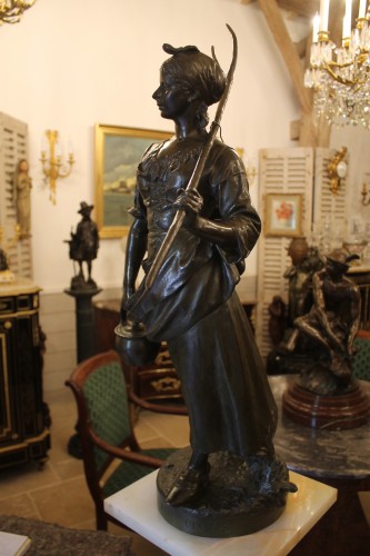 Antiquités - BOUILLON Henri (1864-1934)– Porteuse aux champs, important bronze