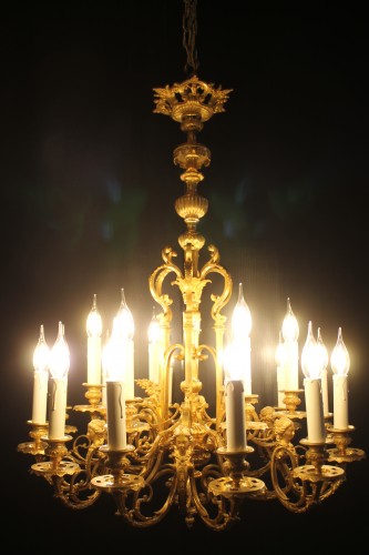 Lustre à 18 feux en bronze ciselé et doré, époque Napoléon III - Luminaires Style Napoléon III