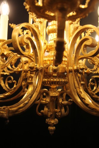 Antiquités - Lustre à 18 feux en bronze ciselé et doré, époque Napoléon III