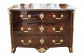 Commode Louis XIV marquetée de palissandre, bronzes au R couronné