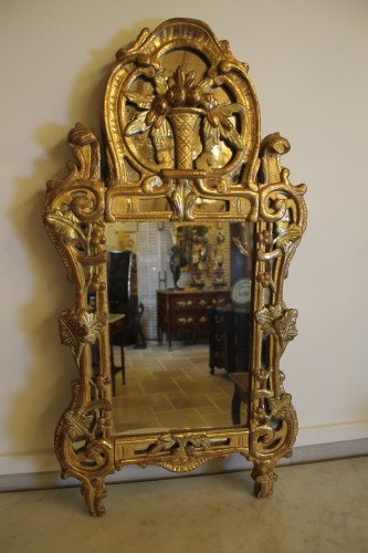 Miroir à parecloses en bois doré, époque Louis XV - Miroirs, Trumeaux Style Louis XV