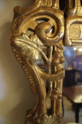 Miroirs, Trumeaux  - Miroir à parecloses en bois doré, époque Louis XV