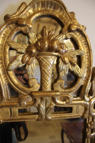 XVIIIe siècle - Miroir à parecloses en bois doré, époque Louis XV