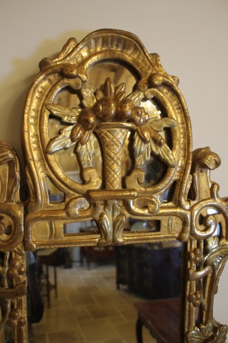 Antiquités - Miroir à parecloses en bois doré, époque Louis XV