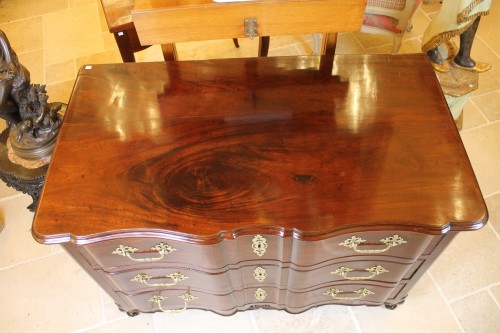 Commode Nantaise en acajou massif, époque Louis XV - Mobilier Style Louis XV