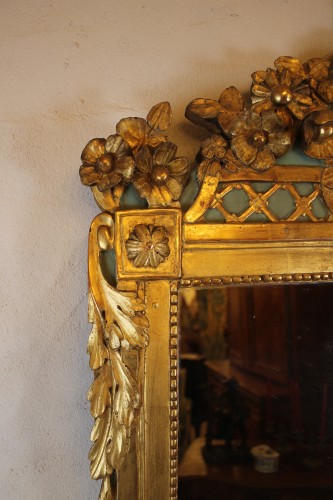 Louis XVI - Miroir à fronton en bois sculpté et doré, époque Louis XVI