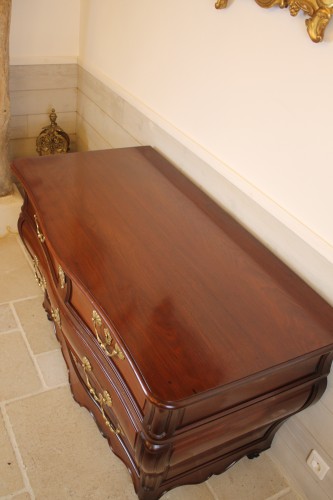 Mobilier Commode - Commode tombeau en acajou massif, Bordeaux, époque Louis XV