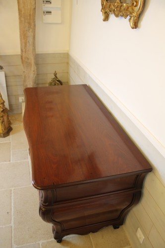 Commode tombeau en acajou massif, Bordeaux, époque Louis XV - Antiquités Thierry Martin