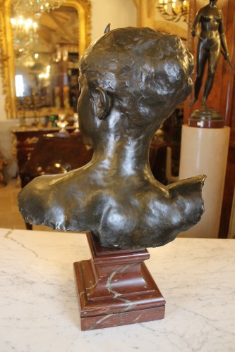XIXe siècle - Alexandre FALGUIERE (1831-1900) - Buste de Diane Chasseresse en bronze
