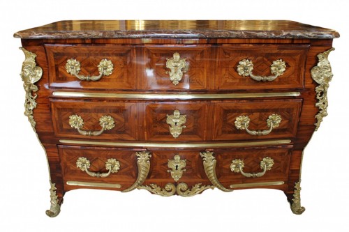 Commode en sarcophage et à pont, époque Régence