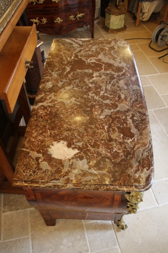 Commode en sarcophage et à pont, époque Régence - Antiquités Thierry Martin