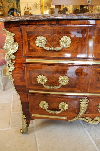 Commode en sarcophage et à pont, époque Régence - Régence