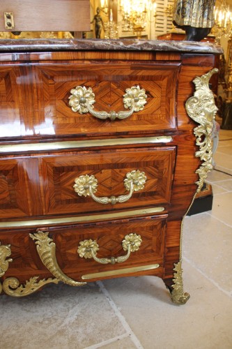 Antiquités - Commode en sarcophage et à pont, époque Régence