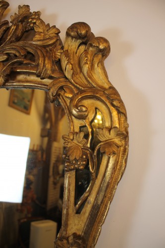 Louis XV - Grand miroir à parecloses en bois doré, époque Louis XV