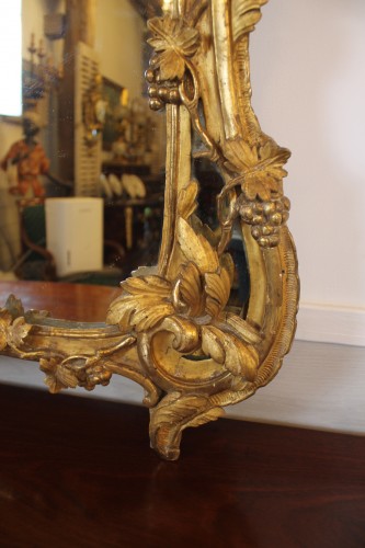Antiquités - Grand miroir à parecloses en bois doré, époque Louis XV