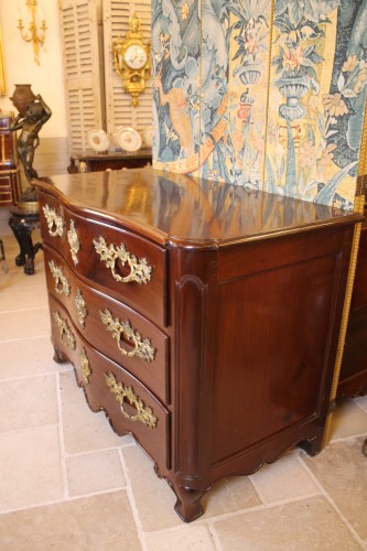 Mobilier Commode - Commode de port en acajou massif, travail Nantais d'époque Régence