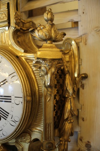 Horlogerie Cartel - Cartel d'applique en bronze doré époque Louis XVI, le cadran signé LACAN A PARIS