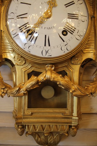 Antiquités - Cartel d'applique en bronze doré époque Louis XVI, le cadran signé LACAN A PARIS
