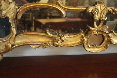 XVIIIe siècle - Important miroir à parecloses en bois doré, époque Louis XV