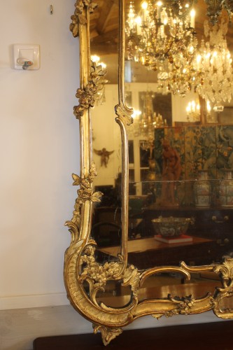 Antiquités - Important miroir à parecloses en bois doré, époque Louis XV