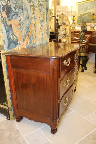 Commode Nantaise en acajou massif, époque Louis XV - Mobilier Style Louis XV