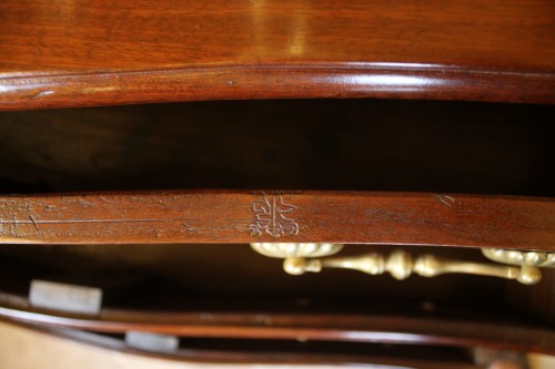 Commode Nantaise en acajou massif, époque Louis XV - Louis XV