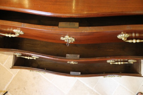 Louis XV - Commode Nantaise en acajou massif, époque Louis XV