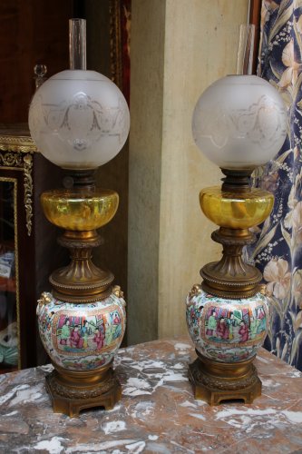 Paire de lampes en Canton monture bronze XIXe siècle