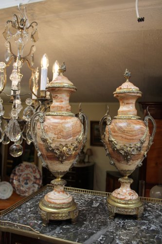 Paire de vases couverts en marbre - Objet de décoration Style Napoléon III