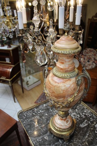 Paire de vases couverts en marbre - Antiquités Thierry Martin