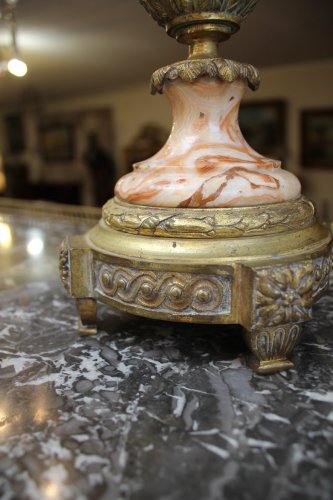 XIXe siècle - Paire de vases couverts en marbre