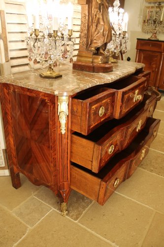Commode marquetée d'époque Transition - Transition