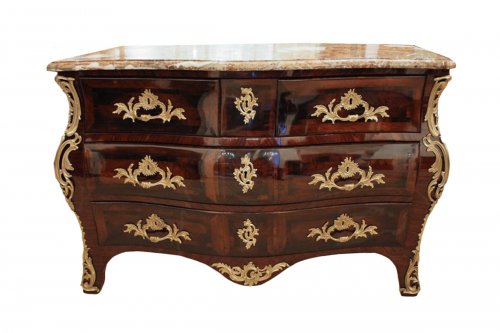 Commode Louis XV estampillée J.M. CHEVALLIER