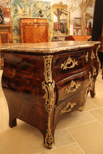 XVIIIe siècle - Commode Louis XV estampillée J.M. CHEVALLIER