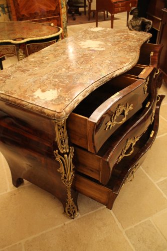 Louis XV - Commode Louis XV estampillée J.M. CHEVALLIER