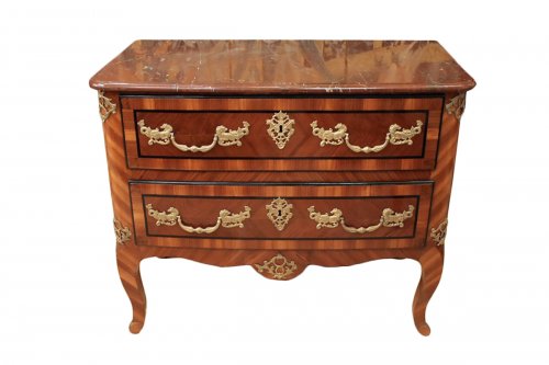 Commode sauteuse Louis XV du Dauphiné