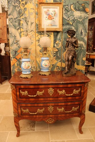 Mobilier Commode - Commode sauteuse Louis XV du Dauphiné