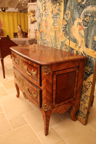 Commode sauteuse Louis XV du Dauphiné - Louis XV