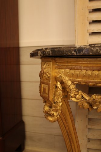 Louis XVI - Console demi lune en bois doré, époque Louis XVI