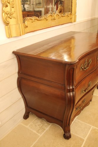 XVIIIe siècle - Commode Louis XV Bordelaise en acajou, époque XVIIIe siècle