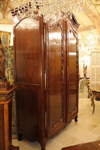 Armoire Nantaise en acajou de Cuba massif, XVIIIe siècle - Mobilier Style Louis XV