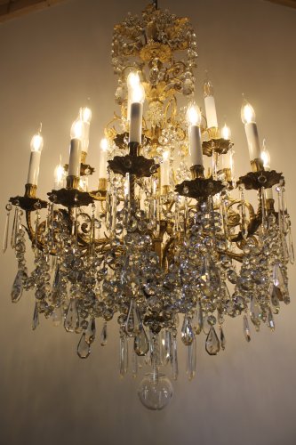 Lustre en bronze et cristal de Baccarat à 18 lumières, milieu du XIXe siècle - Antiquités Thierry Martin