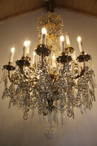 XIXe siècle - Lustre en bronze et cristal de Baccarat à 18 lumières, milieu du XIXe siècle