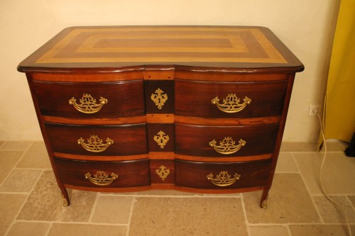 Commode de port Mazarine en bois précieux - Mobilier Style Louis XIV