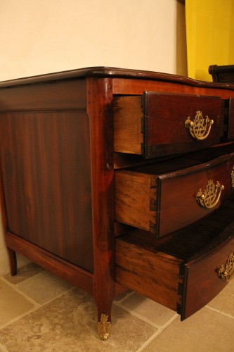 Commode de port Mazarine en bois précieux - Louis XIV