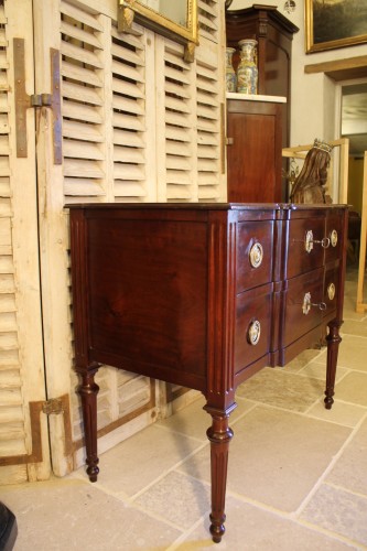 Mobilier Commode - Commode sauteuse Louis XVI en acajou massif, Bordeaux fin XVIIIe siècle