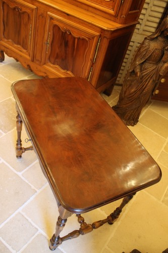 Louis XIV - Table Louis XIV en bois de gaïac et acajou massif