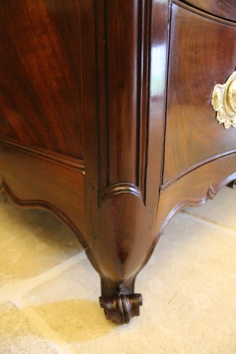 Antiquités - Commode Louis XV nantaise en acajou massif