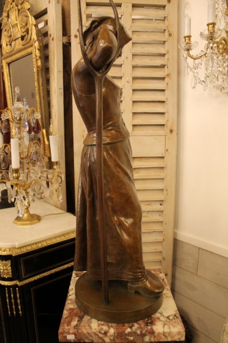 XIXe siècle - Alfred BOUCHER (1850-1934) - La Faneuse au champ, grande sculpture en bronze