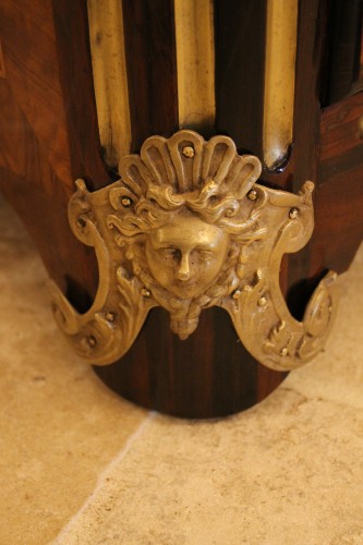 Mobilier Commode - Commode Louis XIV, travail Grenoblois du XVIIIe siècle